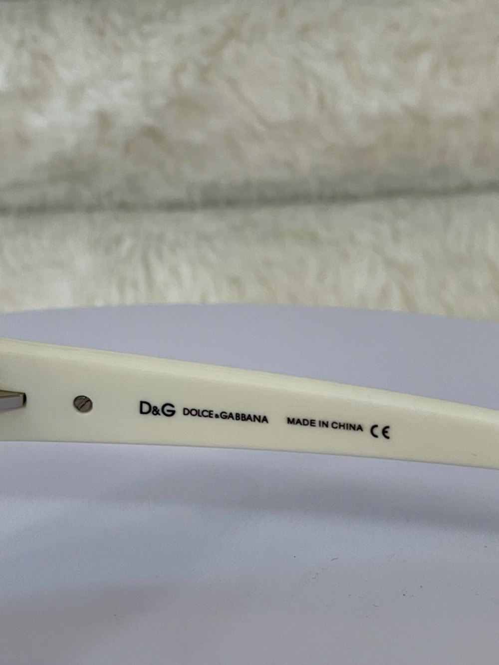 Dolce & Gabbana White Oversized Sunglasses with Unbranded Pouch/Lens Wiper - Picture 5 of 6